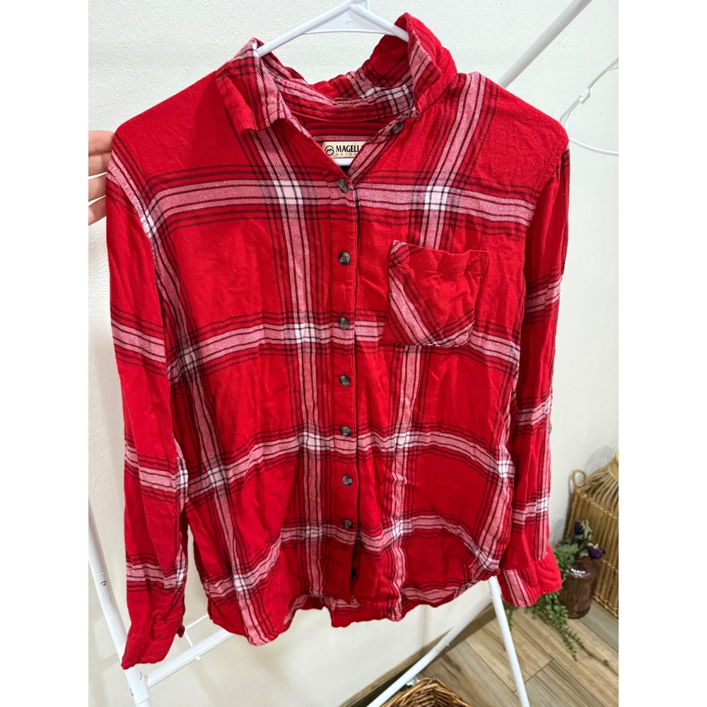 Magellan Outdoors Women's‎ Red Plaid Boyfriend Fit Flannel Shirt S